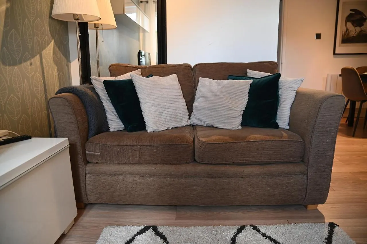 No17 Llansannor Drive Apartment Cardiff 0*,