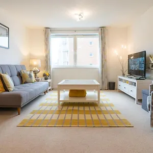 Hansen Court - Stylish Bay With Parking And River Views Cardiff